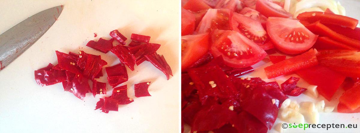 Rode pepersoep groenten snijden en stoven